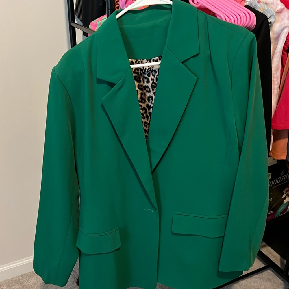 Wore once! Super cute emerald green blazer